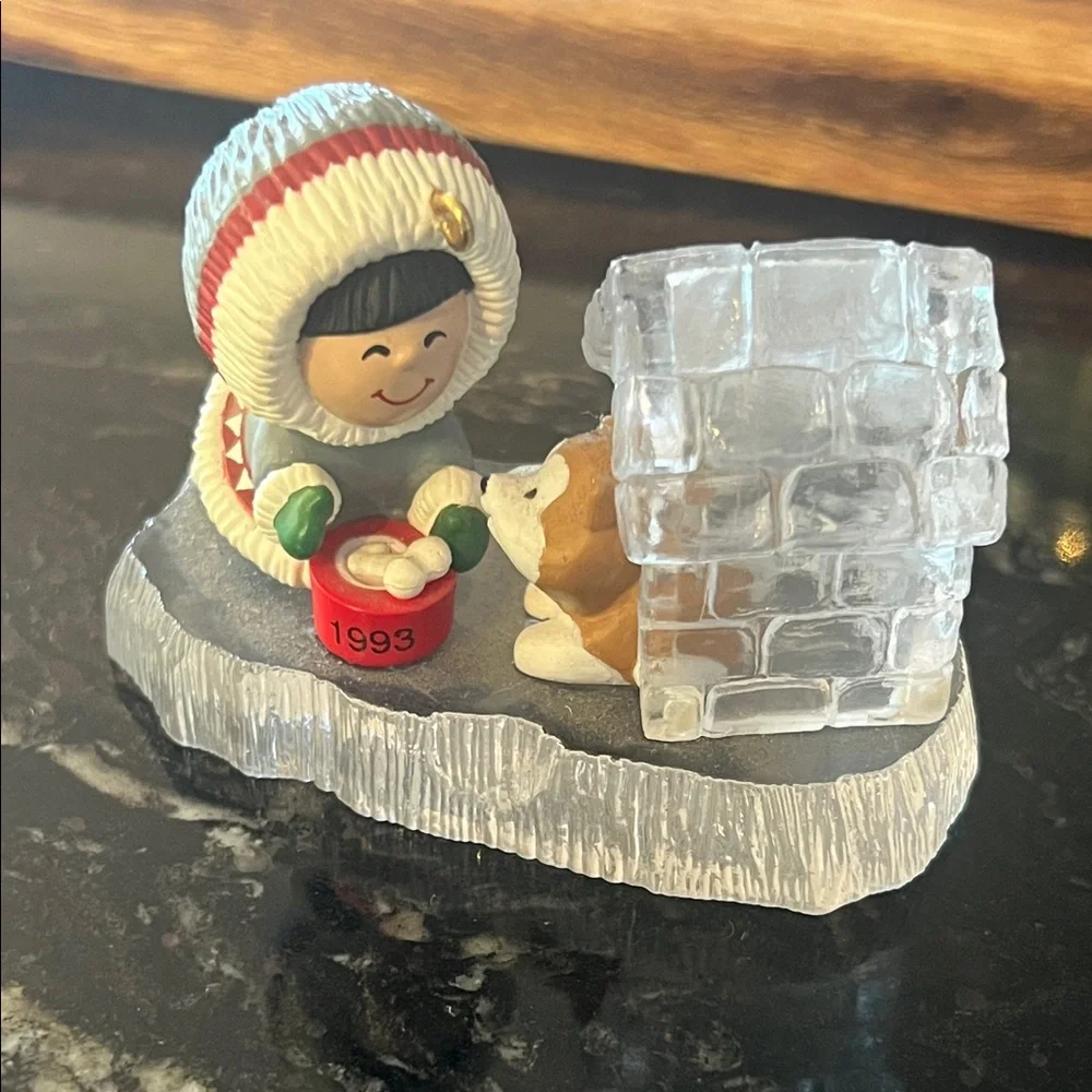 Hallmark Holiday Ornament 1993 Frosty Friends #14 Doghouse
